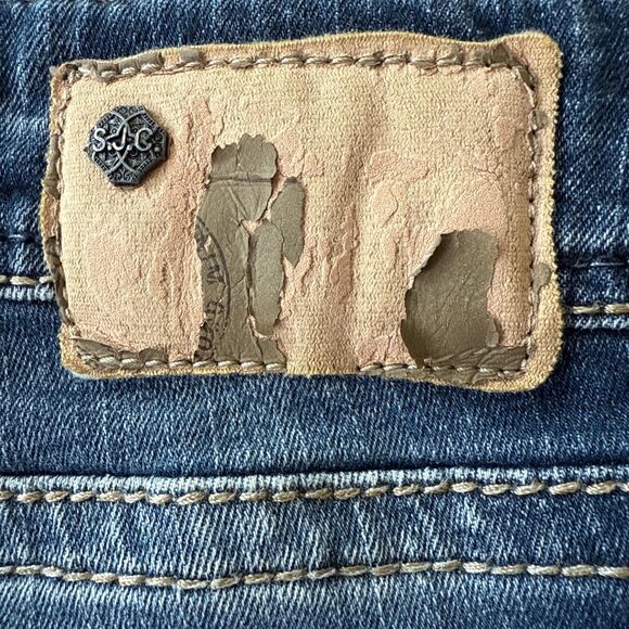 Silver Shorts Womens Size 28 Suki Mid Rise Inseam 3 Distressed Denim Bottoms - Picture 4 of 11